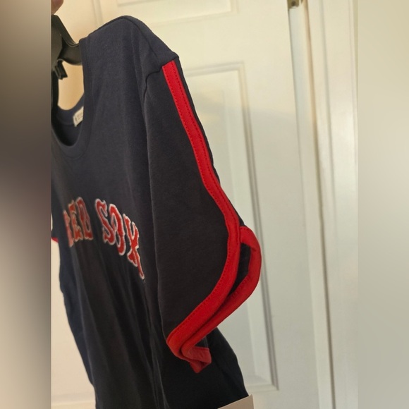 Boston Red Sox Woman’s Cropped Tee Red Lined Short Sleeves Size Medium NWT MLB - Picture 5 of 6